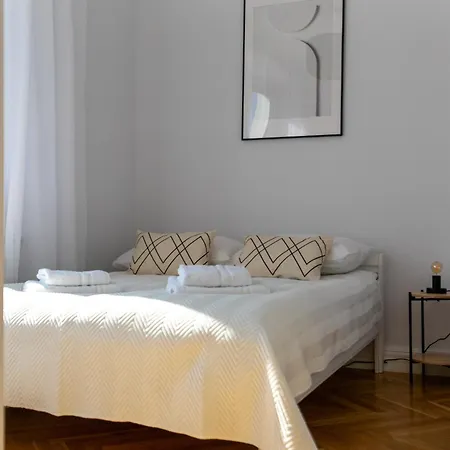 Wola Ratusz Serene Apartment