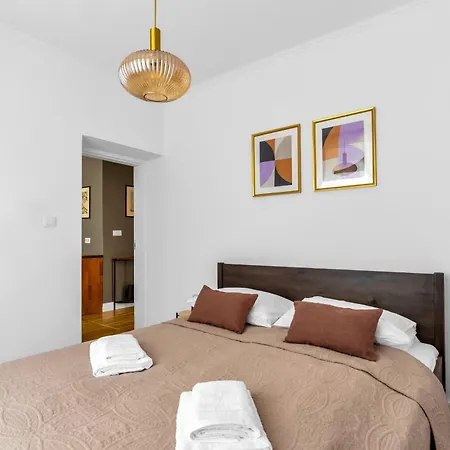 Wola Ratusz Serene By Bookinghost *